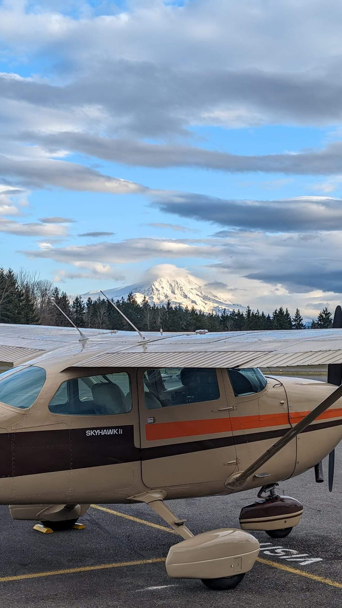 Cessna N172HR parked at KAWO with Mt. Rainier in the background